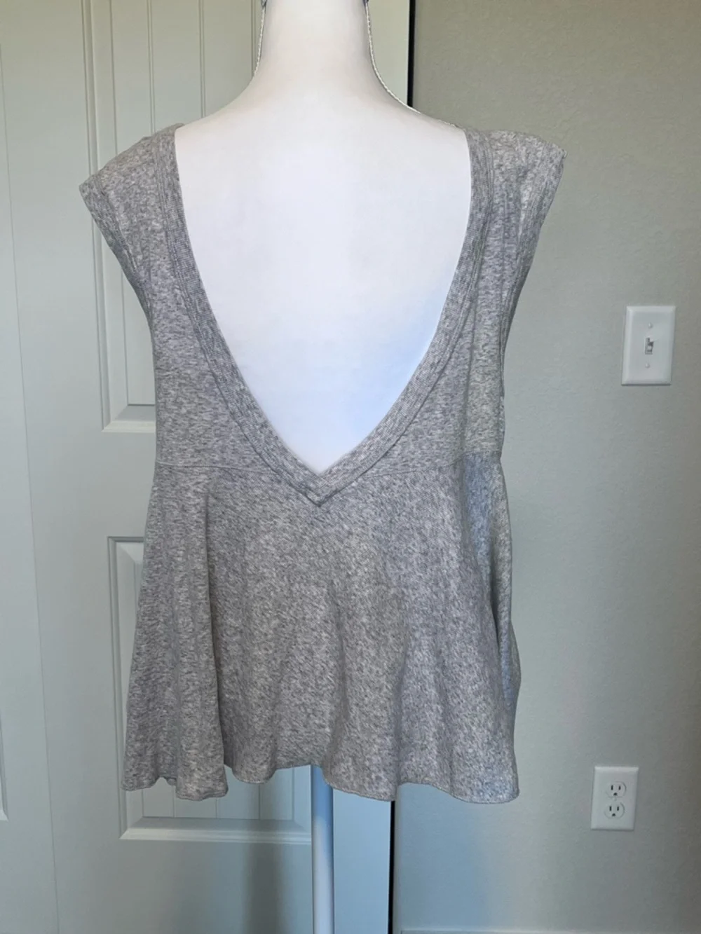 Free People Heather Gray V-Back Flowy Tank Sz XS